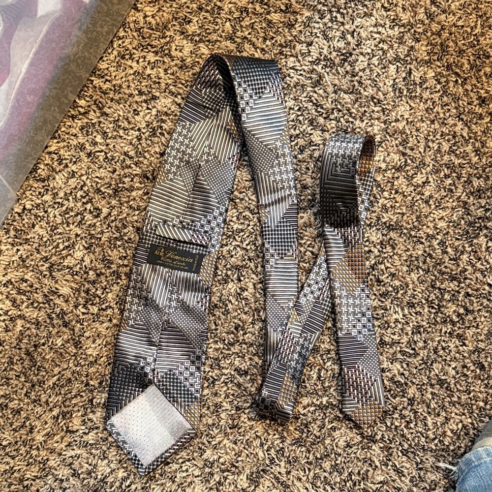 Venezia Classic Geometric Men's Silk Tie in Black and Gray